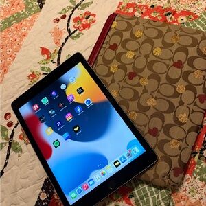 Apple iPad Air 2nd Gen WiFi Only 64GB Space Gray MPQ03LL/A